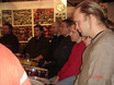 ﻿Andy Gillmann am 18. März 2006 im drummer's focus München. Die WS-Teilnehmer saßen im Kreis und wischten gemeinsam im Takt :)