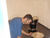 ﻿Schlagzeug-Neulieferung und Aufbauaktion im drummer's focus München am 6. September 2006:
df-Lehrer Klaus Engl im Raum 2 des df-München ...