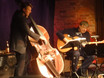 ﻿2. April 2013:
Basstist Martin Wind und Philip Catherine beim Jazz-Duo Konzert im Nightclub des Bayrischen Hof in München.